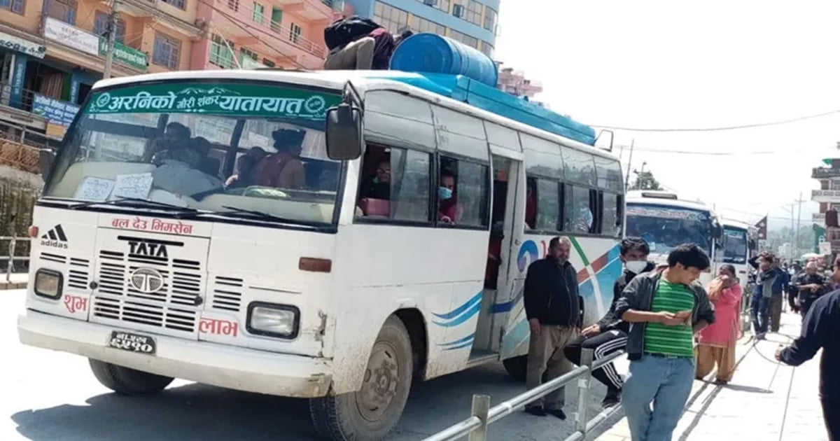मन्थली हुँदै चल्न थाले अरनिको यातायातका बस