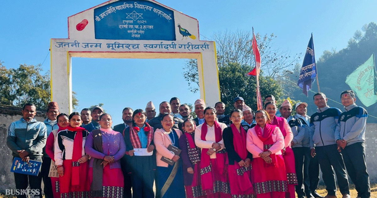 डिप्रोक्स लघुवित्तद्वारा विद्यार्थीहरुलाई छात्रवृत्ति प्रदान 