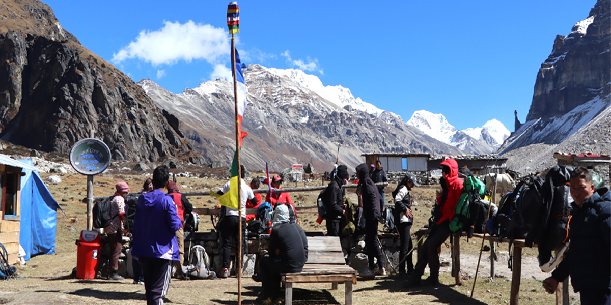 कञ्चनजंघा क्षेत्रमा पर्यटकको चहलपहल बढ्यो